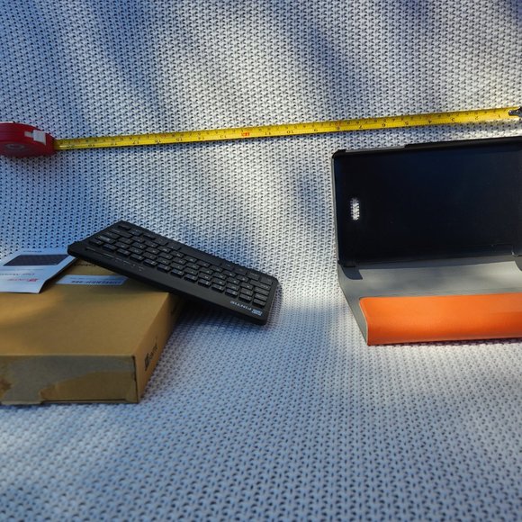 Fintie Mini Bluetooth Keyboard in Orange - Picture 3 of 4